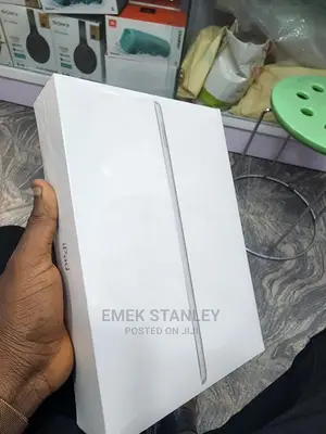 New Apple iPad 10.2 (2021) 64 GB Silver