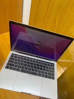 Laptop Apple MacBook Pro 2017 8GB Intel Core I5 SSD 256GB
