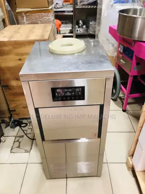 20kg Big Size Cubes Ice Maker/Ice Cube Machine With Bottle