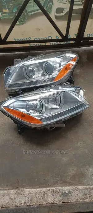 2013 Model Mercedes Benz ML 350 Headlight.