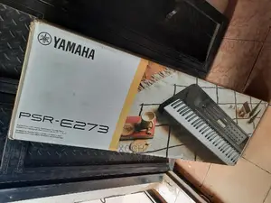 Yamaha PSR-E273 Portable Keyboard