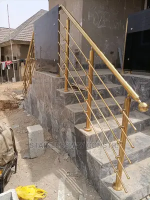 Stainless Gold Rail/Dark Grey Glass Entrance Design