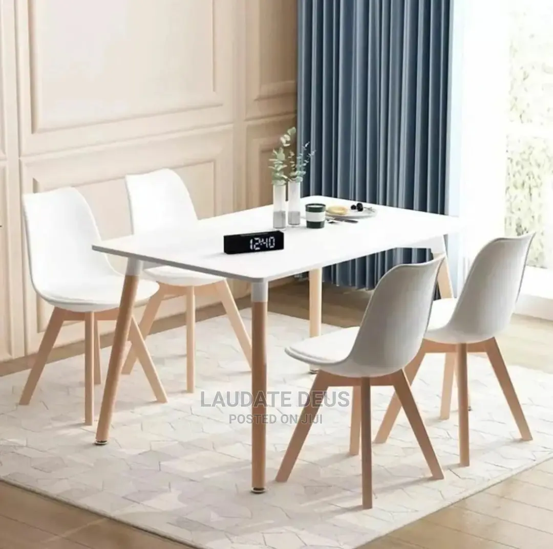 Eames Dining Table With 4 Seaters