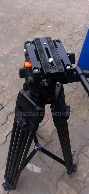 Triopo (1.8m) Height Tripod Stand