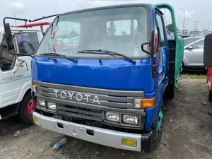 Toyota Dyna 200 Direct Hand Double Axle.