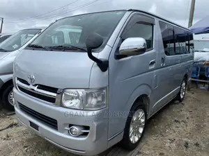 Toyota HiAce 2014 Silver