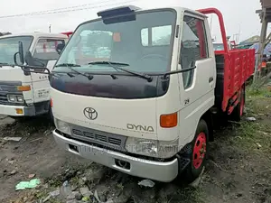 Toyota Dyna 150 Truck Six Tyres