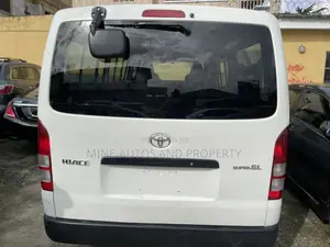 Toyota HiAce 2011 White
