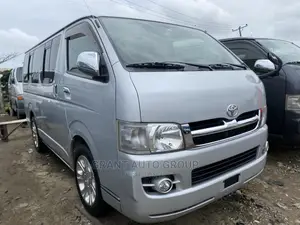 Toyota HiAce 2013 Silver