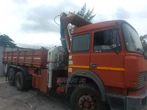 Tokunbo 9.5tons Hiab Crane Iveco Eight Tyres Tipper Truck
