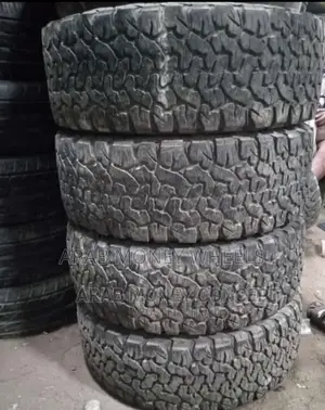 Catapila Theeth Tyres for Jeep Vehicles