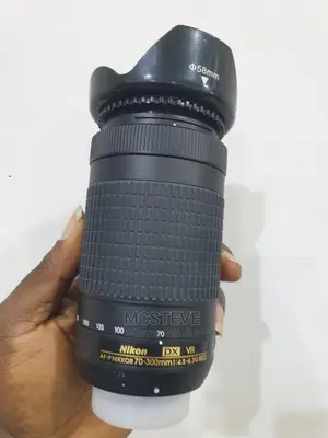 Nikon Nikkor 70 - 300MM Lens