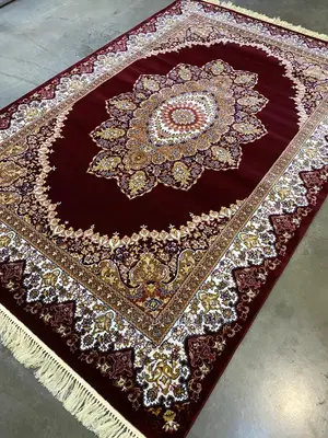 5x7fts Wine Red and Cream/Green, Arabian Center Rug(7x10)