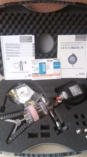 Pressure Calibrator With Pumps,Models-Cpp700-H and CPP1000-H