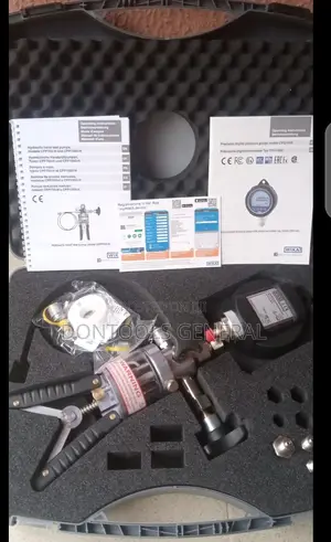 Pressure Calibrator With Pumps,Models-Cpp700-H and CPP1000-H