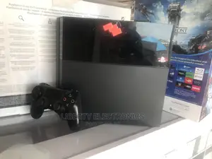 Direct Uk Used Regular Ps4 + Accessories