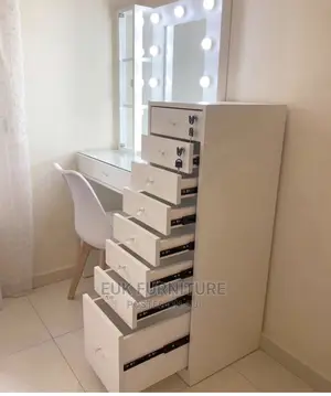Vanity Mirror With Chest of Drawers ( Comes With Chair )