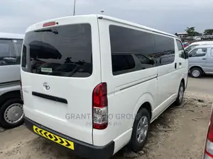 Toyota HiAce 2013 White