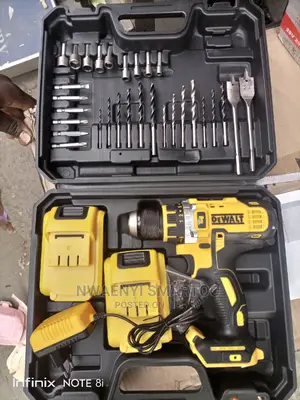 Dewalt Hand Battery Drill With Two Battery