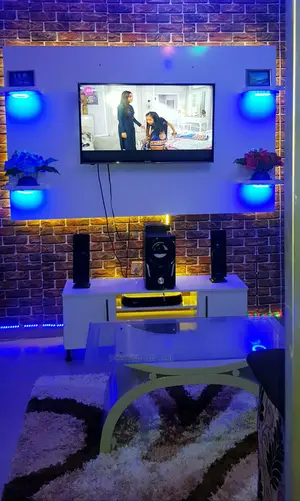 Portable TV Console / Tv Stand .