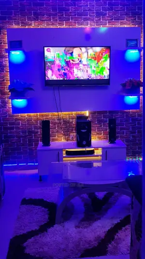 Portable TV Console / Tv Stand .