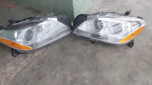 Mercedes-Benz ML350 2015 Headlights