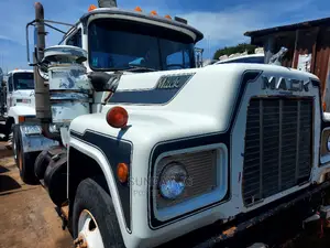 Foreign Used Double Frame R Model MACK Ten Tyres Head Truck