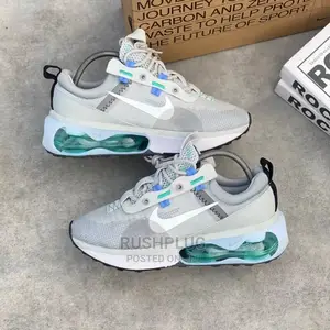 Nike Air Max 2022 Photon Dust Sneakers L
