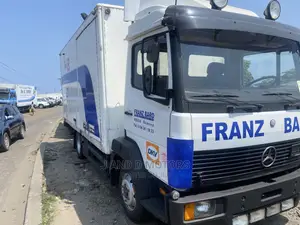 Very Clean and Sharp 2000 Model Mercedes 814 Container Body
