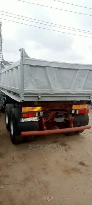 260E37 European Used 6x6 Eurotrakker Dump Truck 4sale