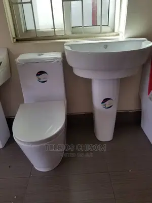 Quality Top Flush Ceramic Water Closet.
