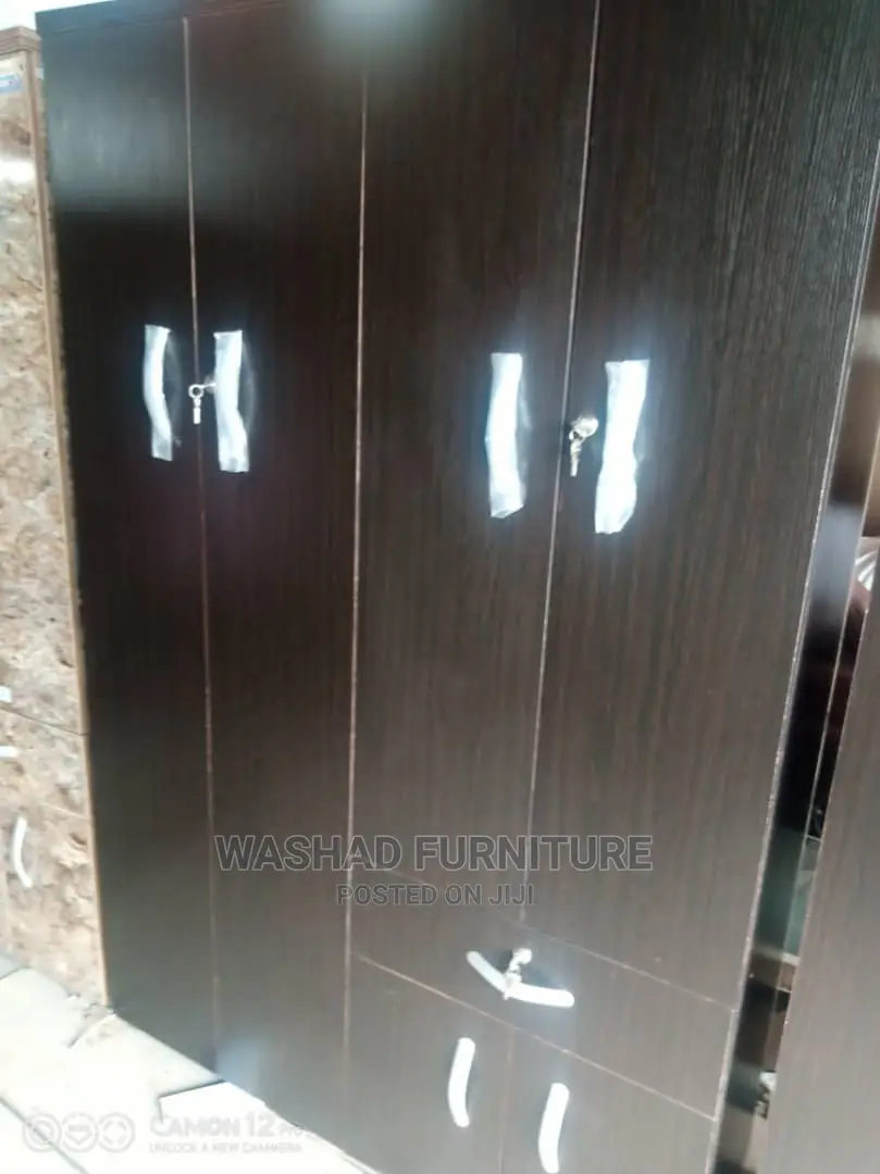 Wardrobe With Drawer