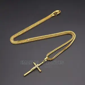 Non Tarnish Necklace With Cross Pendant
