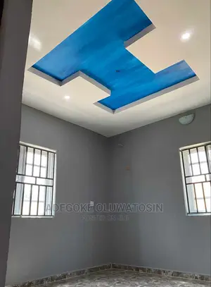 Professional Painter and Wallpaper Installer