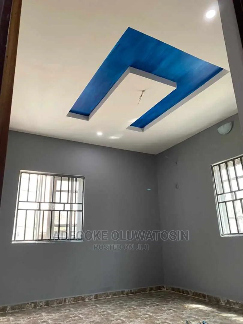 Professional Painter and Wallpaper Installer