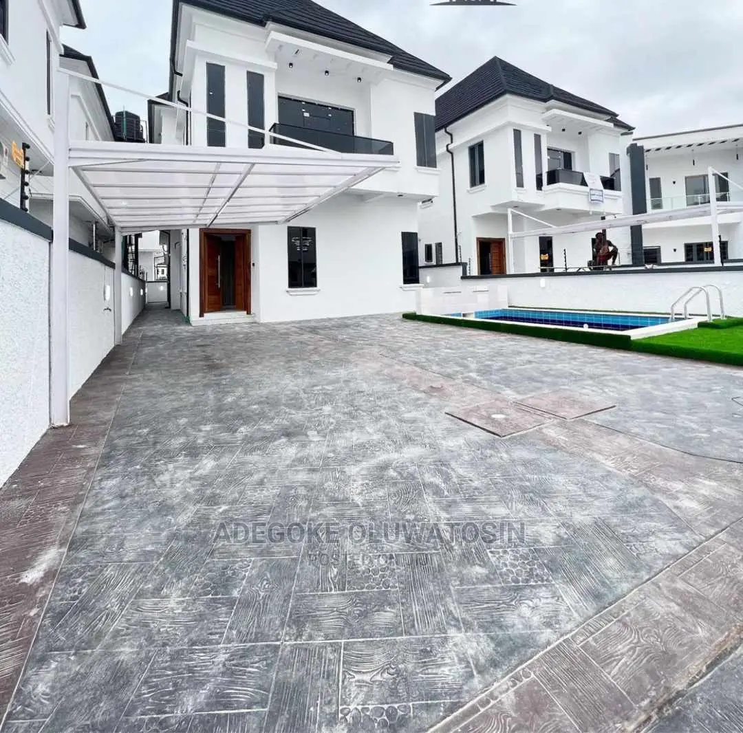 Professional Painter and Wallpaper Installer
