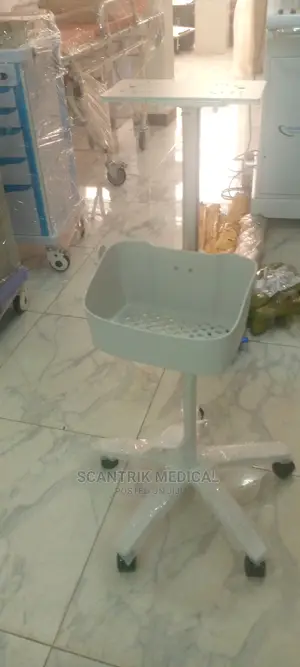 Quality Adjustable Tray Medical Monitor Trolley