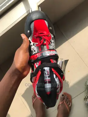 Red Stake Shoe R253