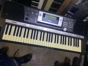 Yamaha PSR-640 Synthesizer, Keyboard, Arranger, Workstation
