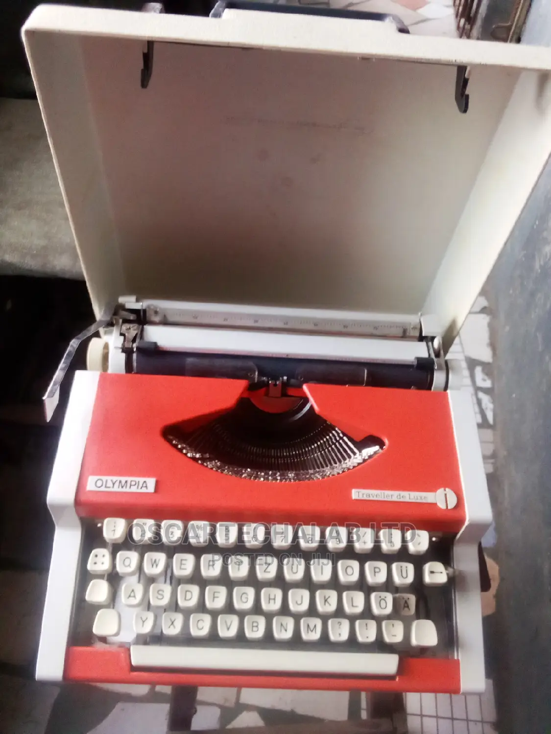 Olympis Portable Manual Typewriter (Inside Box)