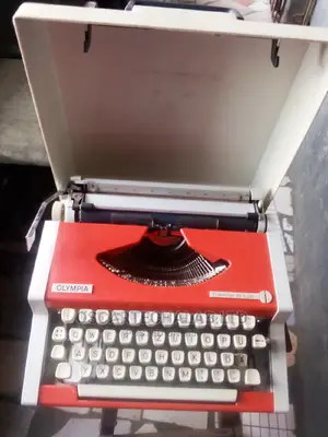 Olympis Portable Manual Typewriter (Inside Box)