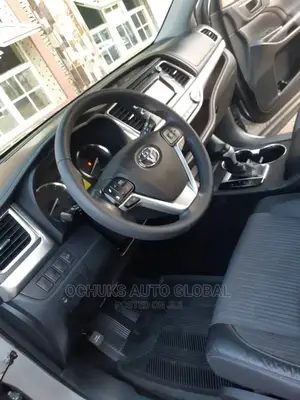Toyota Highlander LE 4dr SUV (3.5L 6cyl 6A) 2015 Silver