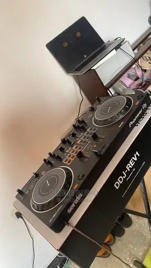Pioneer DDJ - REV1 Serato Controller