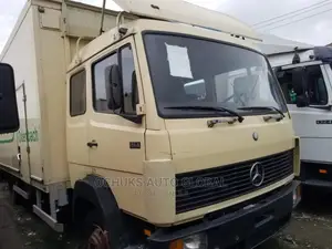 Mercedez 814 Truck Yellow Colour