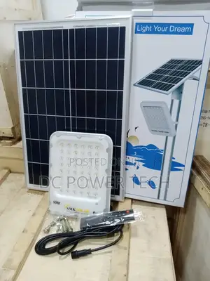 Solar Light. 200 Watt. LED: 1200 Lumens