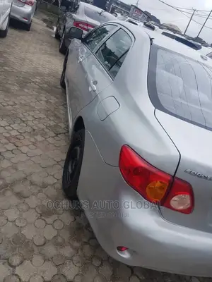 Toyota Corolla LE 4dr Sedan (1.8L 4 cyl 4A) 2009 Silver