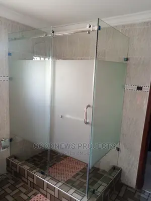 Frameless Half Frosted Glass Cubicle