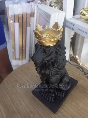 Lion Figurines Black and Gold 32,000