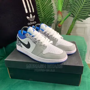 Nike Sneaker