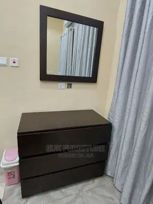 Chest of Drawers With Mirror